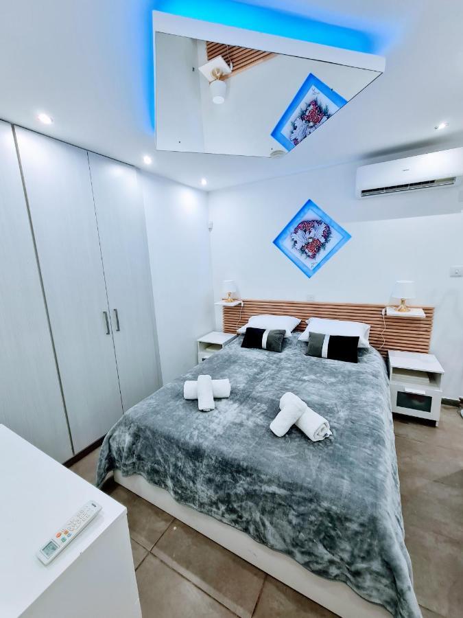 Hidden Lights Deluxe Apartment 圣纳帕 外观 照片