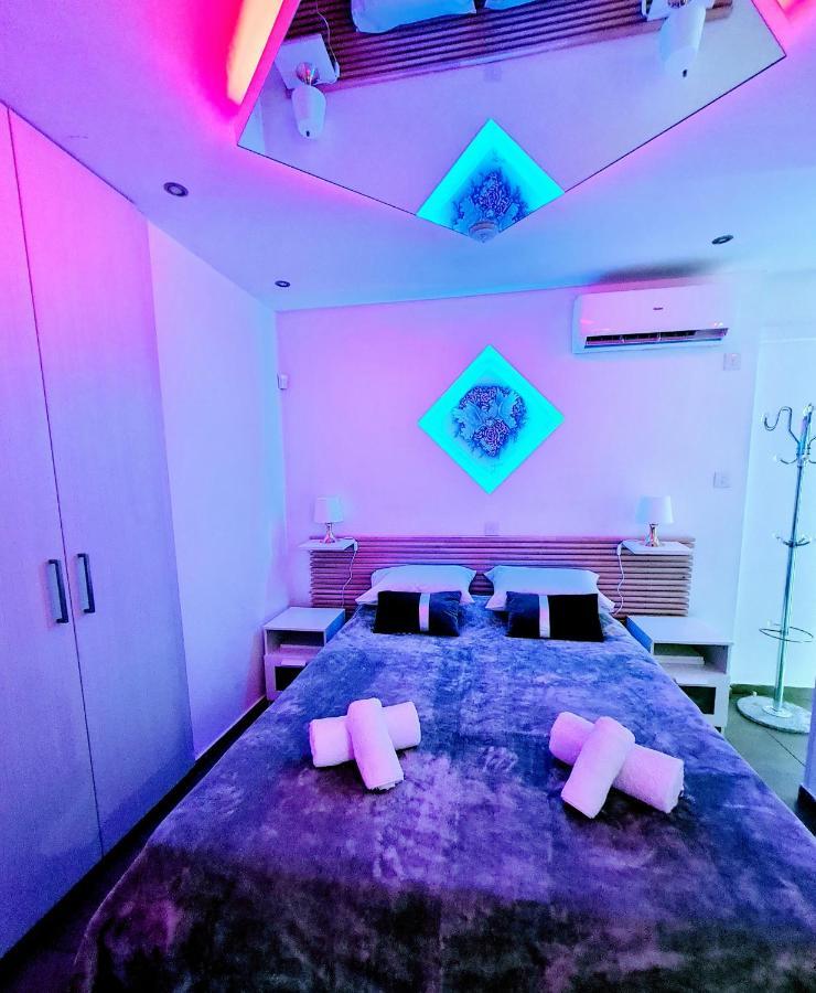 Hidden Lights Deluxe Apartment 圣纳帕 外观 照片