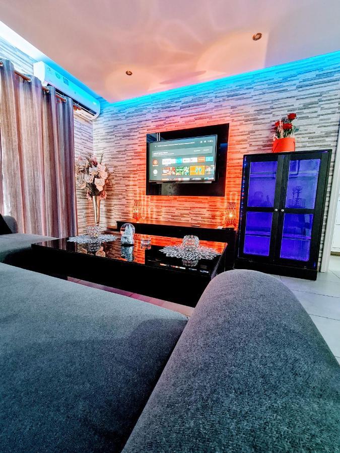 Hidden Lights Deluxe Apartment 圣纳帕 外观 照片