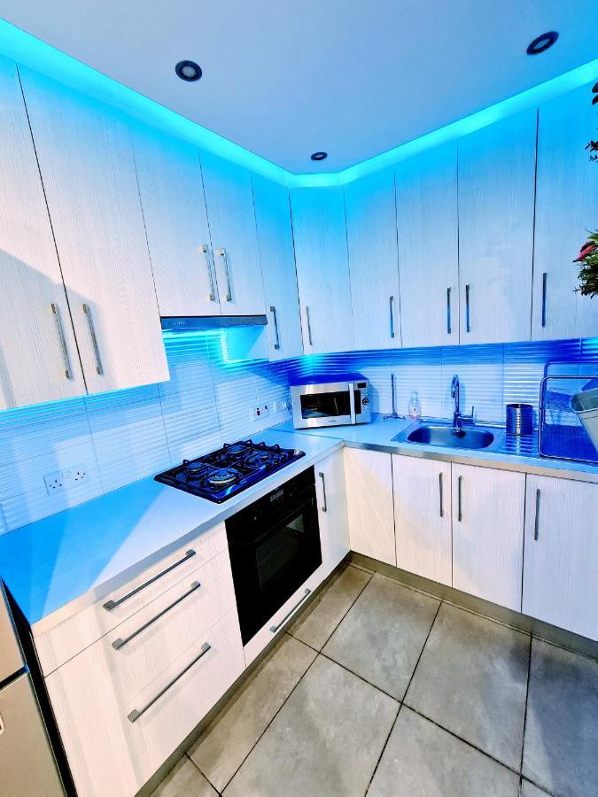 Hidden Lights Deluxe Apartment 圣纳帕 外观 照片