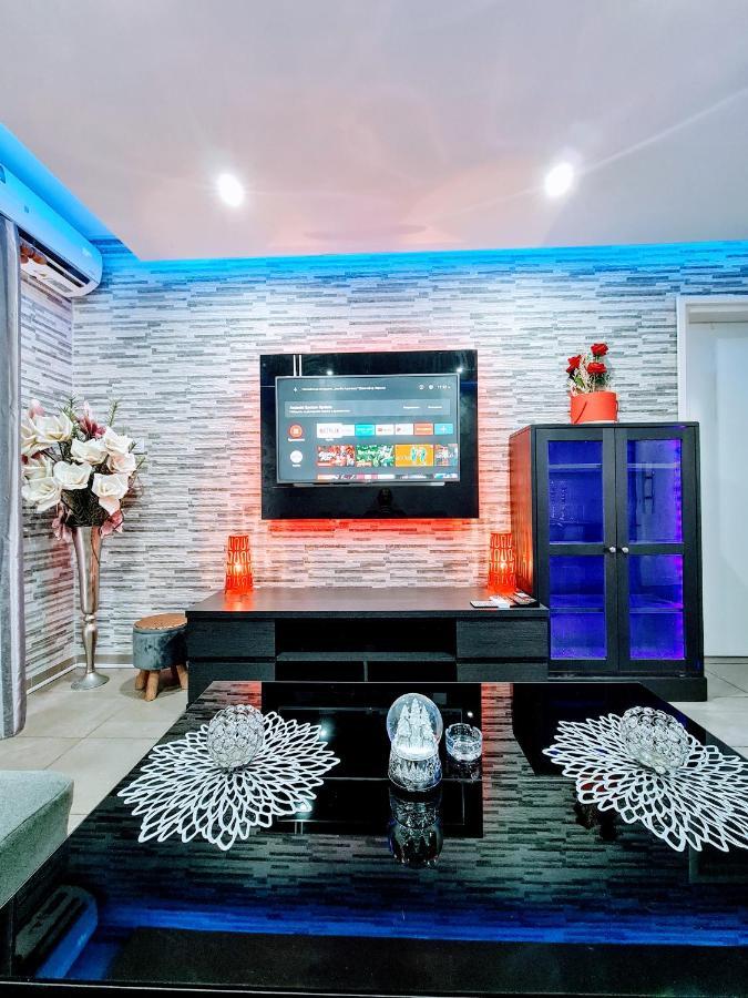 Hidden Lights Deluxe Apartment 圣纳帕 外观 照片